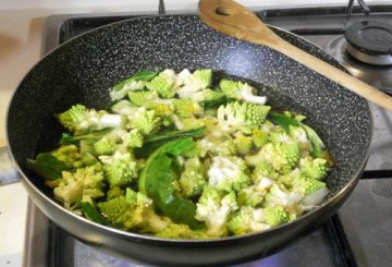 Penne risottate al broccolo piccante preparazione 1