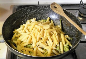 Penne risottate al broccolo piccante preparazione 3
