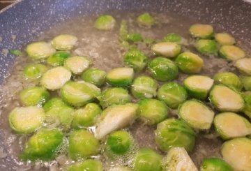 Cavolini di bruxelles in padella preparazione 6