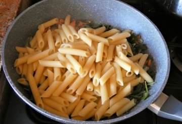 Penne, salmone e rucola preparazione 5