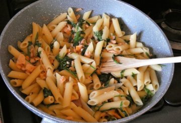 Penne, salmone e rucola preparazione 6