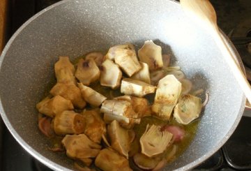 Piovra E Carciofi In Padella preparazione 1