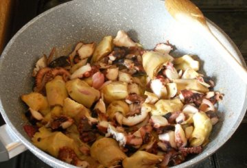 Piovra E Carciofi In Padella preparazione 5