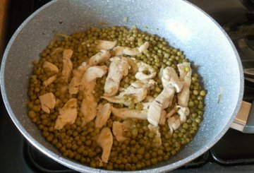 Straccetti di pollo con piselli preparazione 4