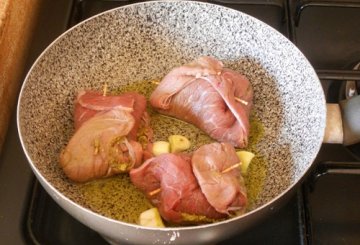 Involtini di manzo al pesto e pecorino preparazione 2