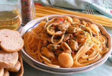 Sugo ai frutti di mare con bucatini preparazione 7