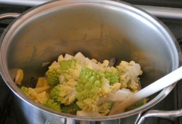 Zuppa di quinoa, broccolo e patate preparazione 1