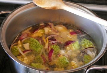 Zuppa di quinoa, broccolo e patate preparazione 2