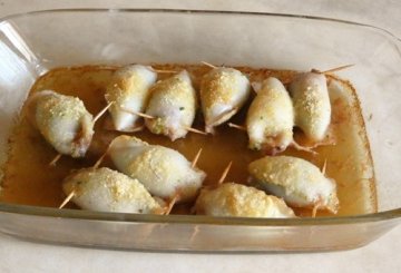 Calamari ripieni di prezzemolo e aglio  preparazione 7