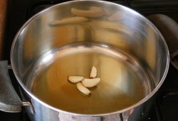 Crema di verza alla curcuma con semi di girasole preparazione 0