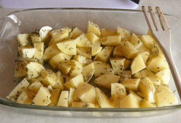 Salsiccia di vitello con patate al forno preparazione 2