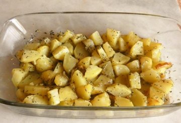 Salsiccia di vitello con patate al forno preparazione 3