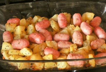 Salsiccia di vitello con patate al forno preparazione 5