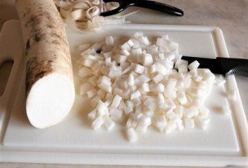 Sugo vegan al daikon con linguine preparazione 0