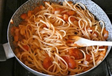 Sugo vegan al daikon con linguine preparazione 5