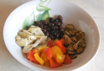 Insalata di pollo in agrodolce preparazione 0