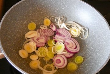 Padellata di coniglio con patate preparazione 0