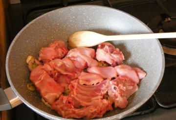 Padellata di coniglio con patate preparazione 2