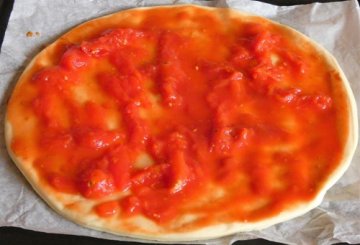 Pizza tirolese allo speck e senape preparazione 1