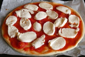 Pizza tirolese allo speck e senape preparazione 2