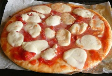 Pizza tirolese allo speck e senape preparazione 3