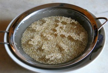 Quinoa con insalata di verdure grigliate preparazione 1