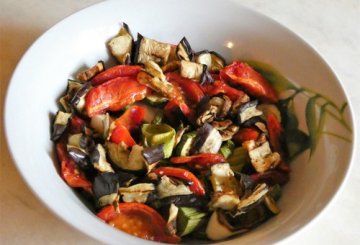 Quinoa con insalata di verdure grigliate preparazione 3