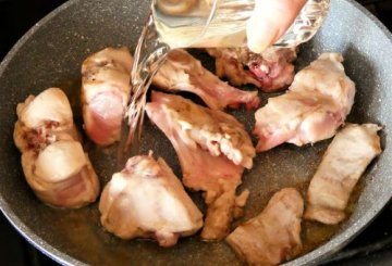 Coniglio alle melanzane, olive e origano preparazione 4