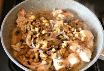 Coniglio alle melanzane, olive e origano preparazione 5