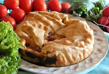 Torta rustica alla peperonata con uova e fiordilatte preparazione 8