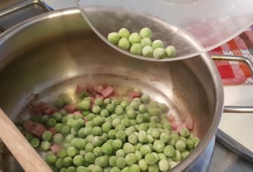 Pasta e piselli alla napoletana preparazione 1