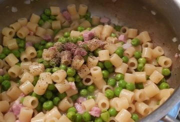 Pasta e piselli alla napoletana preparazione 8