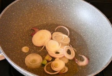 Peperoni corno in padella ripieni di linguine preparazione 2