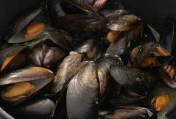 Cozze in padella preparazione 2