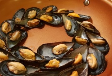 Cozze in padella preparazione 6