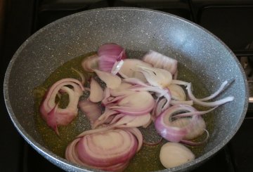 Frittata con cipollotti e zucchine  preparazione 0