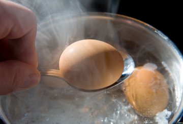 Uovo alla coque preparazione 1