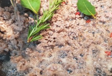 Carne macinata in padella preparazione 2