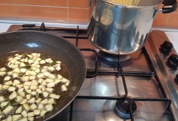 Pasta alla carbonara di zucchine preparazione 2