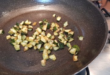 Pasta alla carbonara di zucchine preparazione 4
