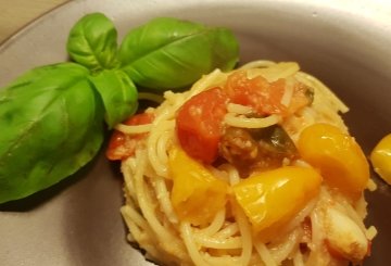 Spaghetti con pomodori colorati preparazione 8