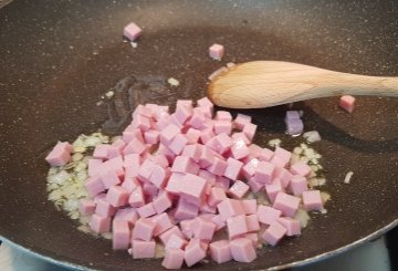 Pasta piselli e prosciutto preparazione 1