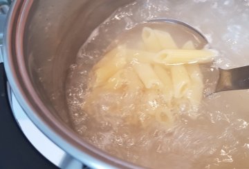 Pasta piselli e prosciutto preparazione 3