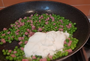 Pasta piselli e prosciutto preparazione 5