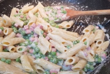 Pasta piselli e prosciutto preparazione 8