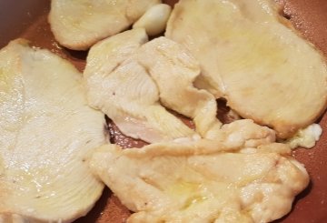 Scaloppine di pollo ai funghi preparazione 2