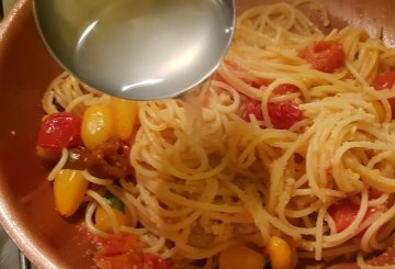 Spaghetti con pomodori colorati preparazione 6