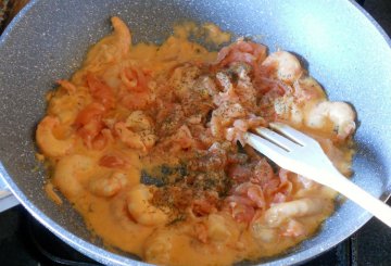 Gnocchi al salmone e gamberi preparazione 4