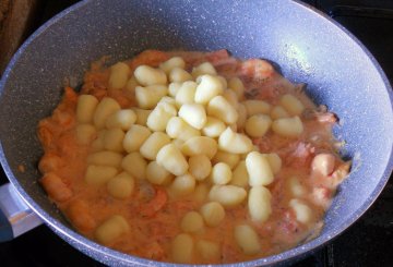 Gnocchi al salmone e gamberi preparazione 5