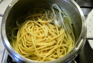 Pasta con frutti di mare al curry preparazione 8